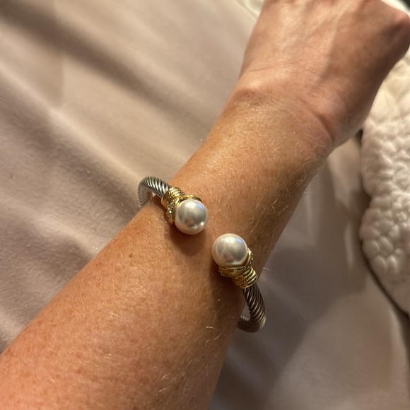 Renaissance Yurman Style Pearl & Silver Cable Bangle Bracelet with Gold Accents - Picture 3 of 3